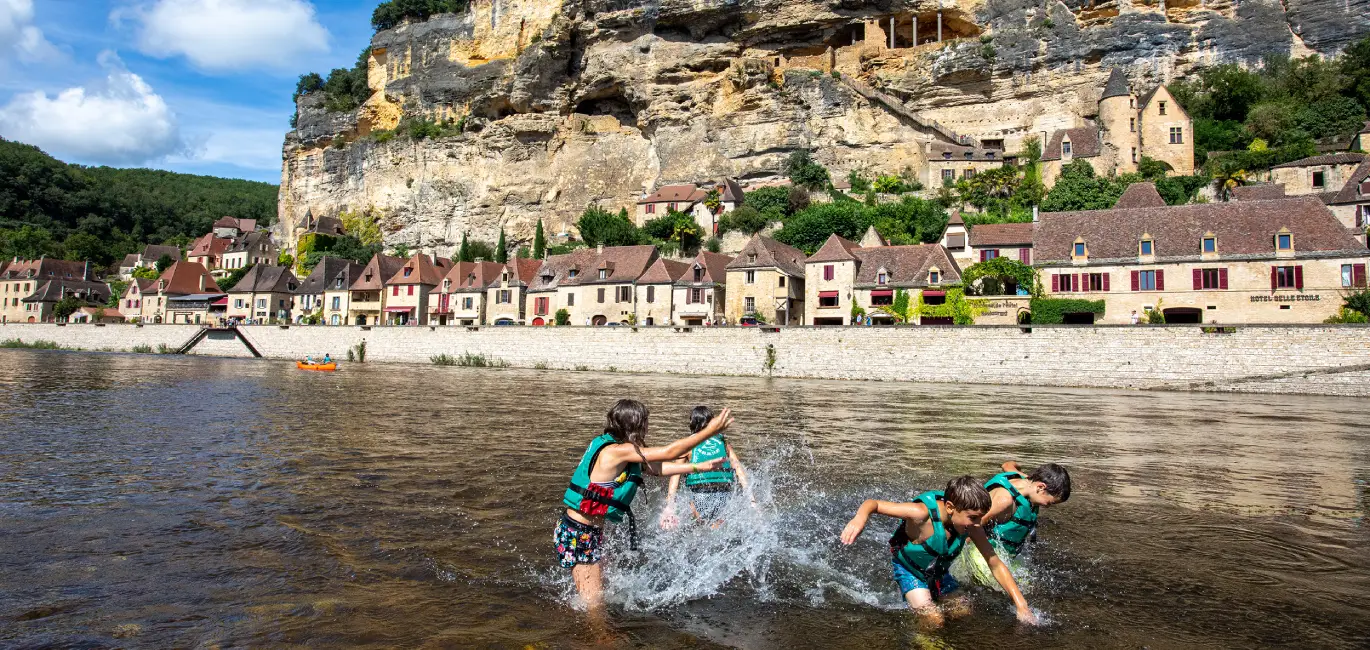 Navigation canoe calme eau dordogne beynac