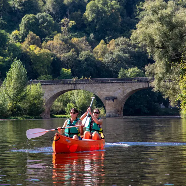Faire du canoë aux pieds des châteaux