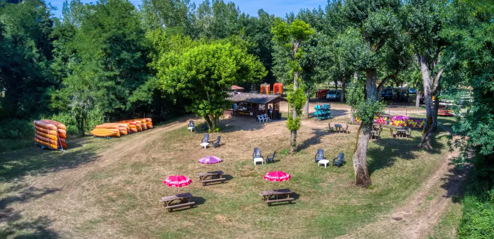 Appeler un loueur de canoës sur la Dordogne