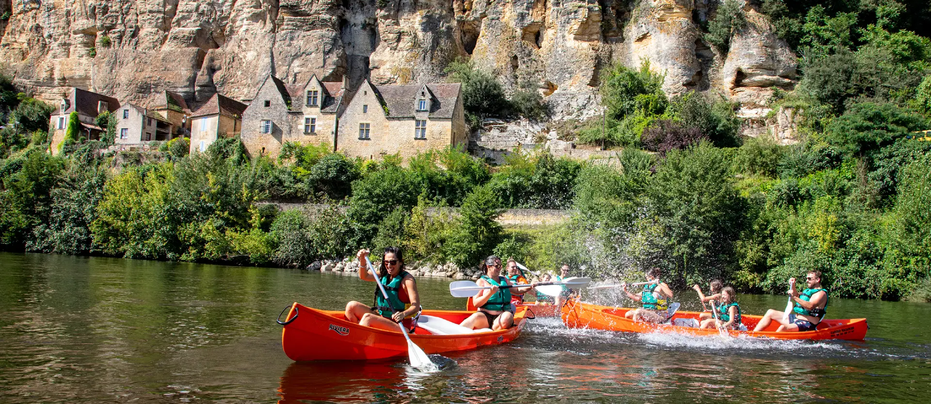 Faire du canoë pendant les vacances – découvrez nos activités de descente sur la Dordogne, idéales pour familles, groupes d’amis et aventuriers