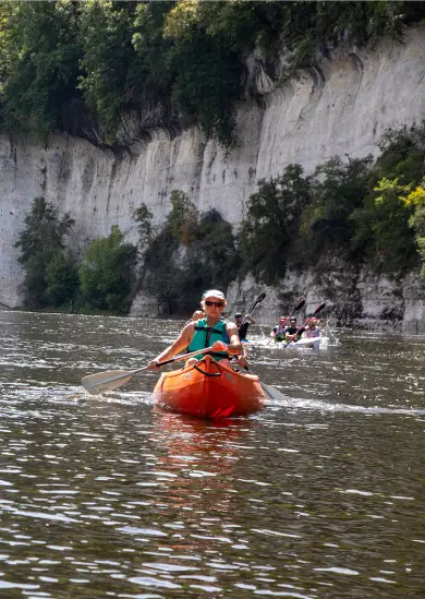 Sortie canoë d’une journée complète sur la Dordogne – itinéraire complet avec pauses baignade et visites de châteaux